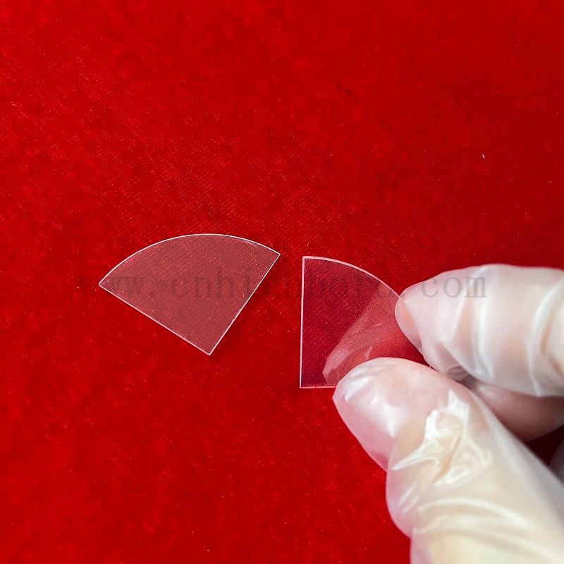 Dostosowane przezroczyste stopione krzemionkę UV optyczne kształt wentylatora kwarcowy szklana płyta