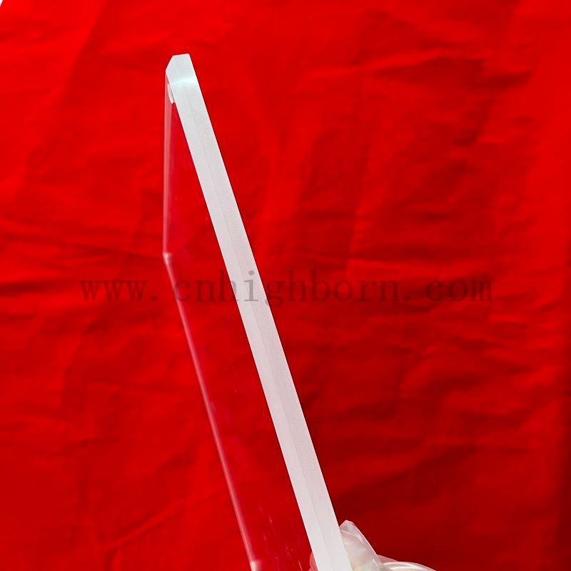 Spionowana płyta krzemionkowa z otworem