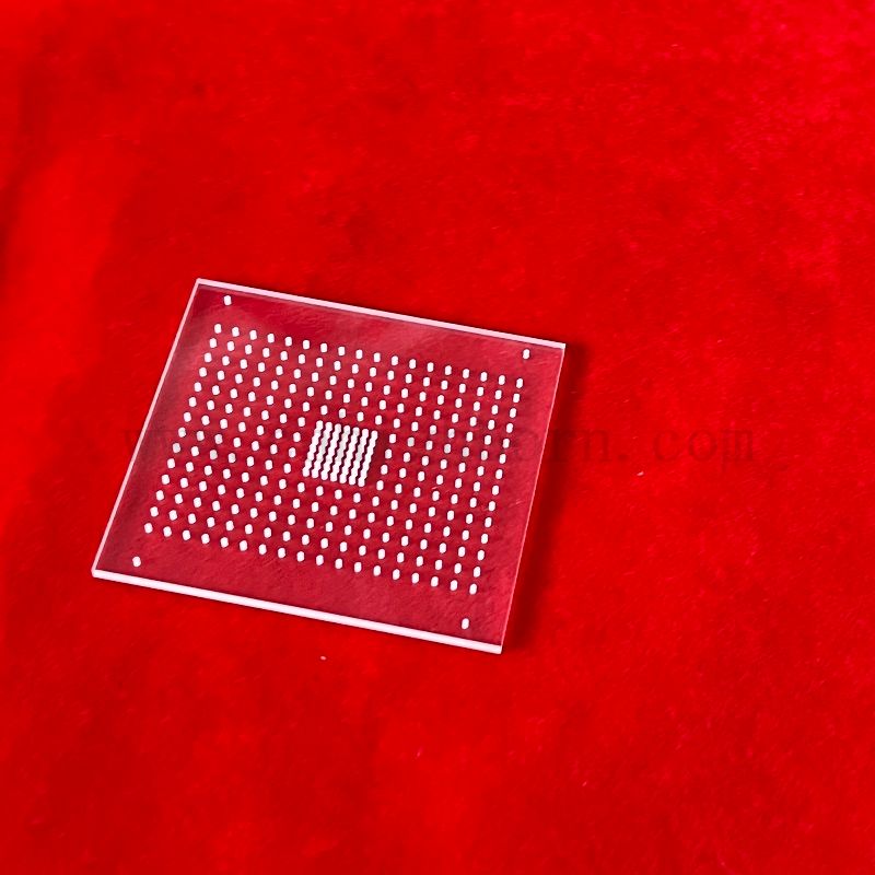 92% transmitancji podłoża szklanego kwarcowego z otworami wiertarkami laserowymi