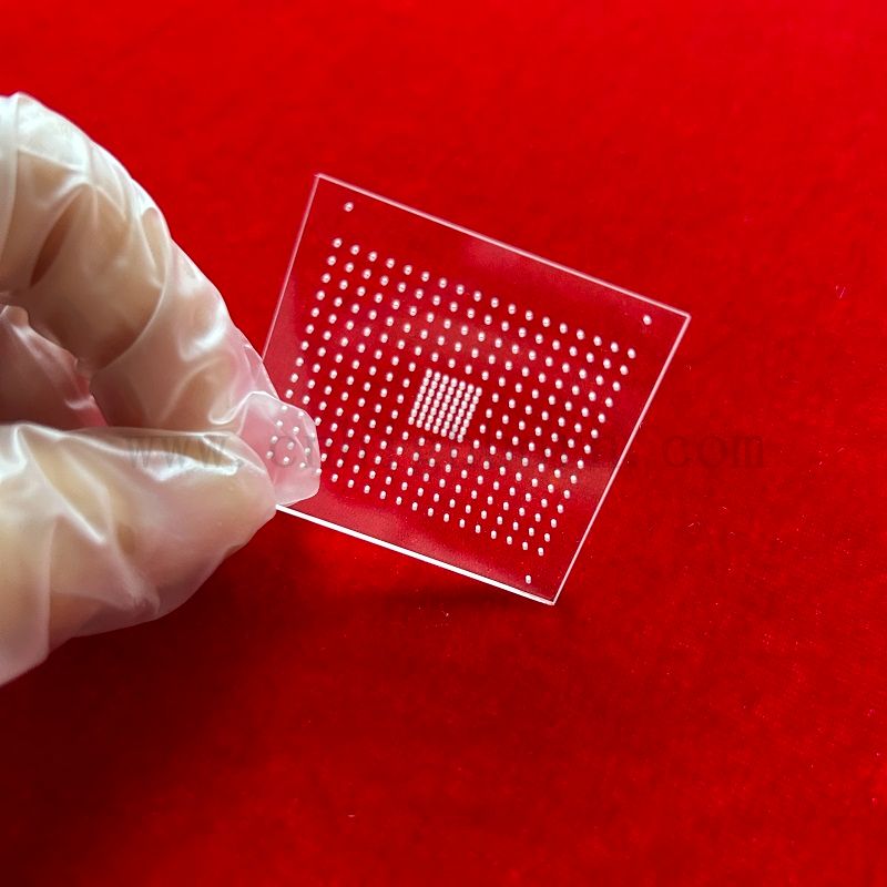 92% transmitancji podłoża szklanego kwarcowego z otworami wiertarkami laserowymi