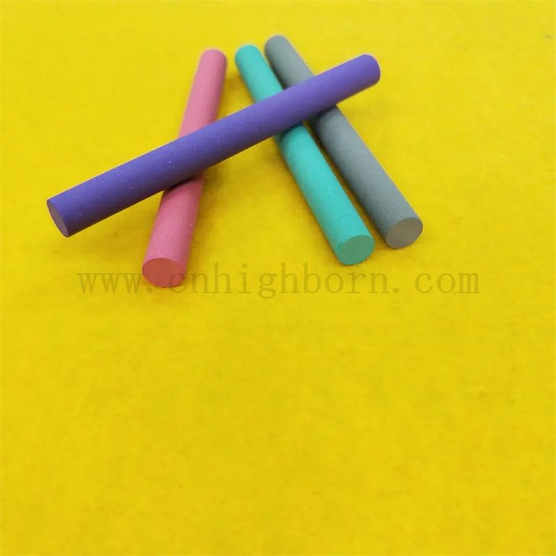 drewniany knot i butelki