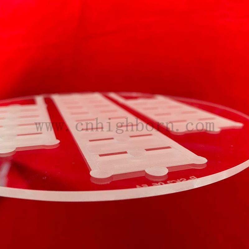 Polerowanie okna ze szkła kwarcowego