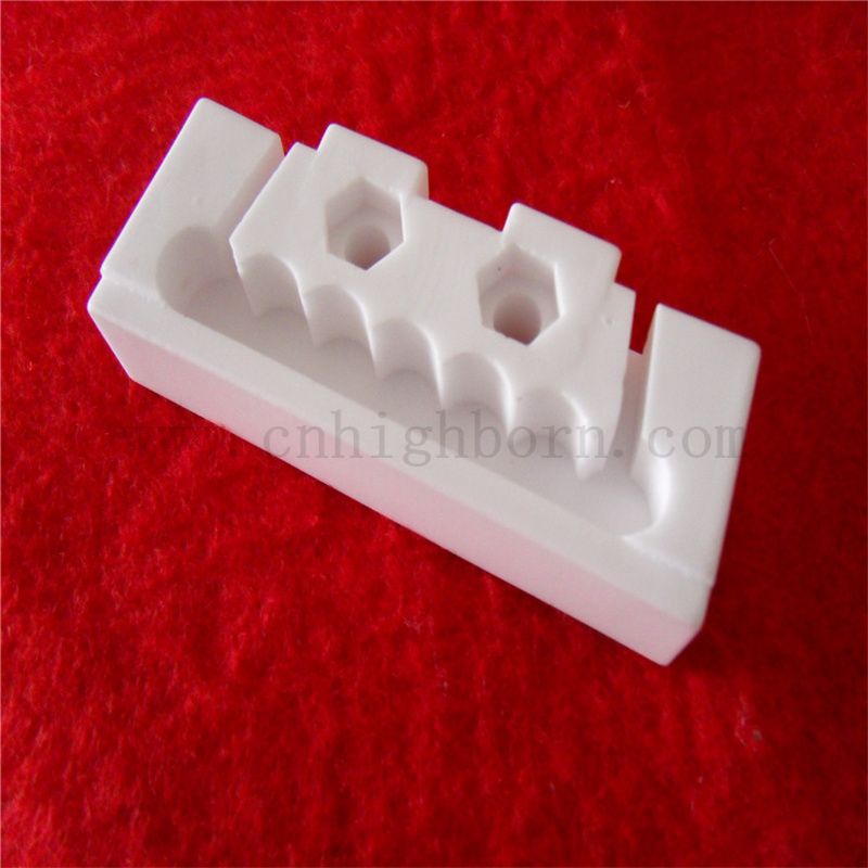 Dostosowane elektryczne izolacje 95%AL2O3 Alumina Ceramiczne części blokowe