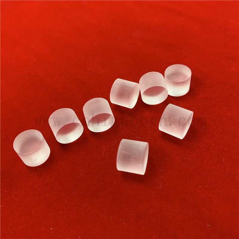 Piasek z piaskiem małym półprzezroczystą prętem kwarcowym z krzemionką