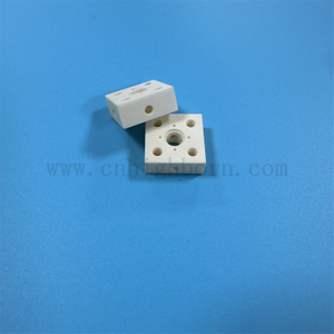 Izolator Alumina Nieregularny zużycie blokowe odporna na zużycie 99 Milk White Al2O3 Ceramic Part