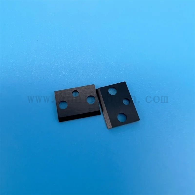 Fabryczne zaopatrzenie w czarny cyrkonż