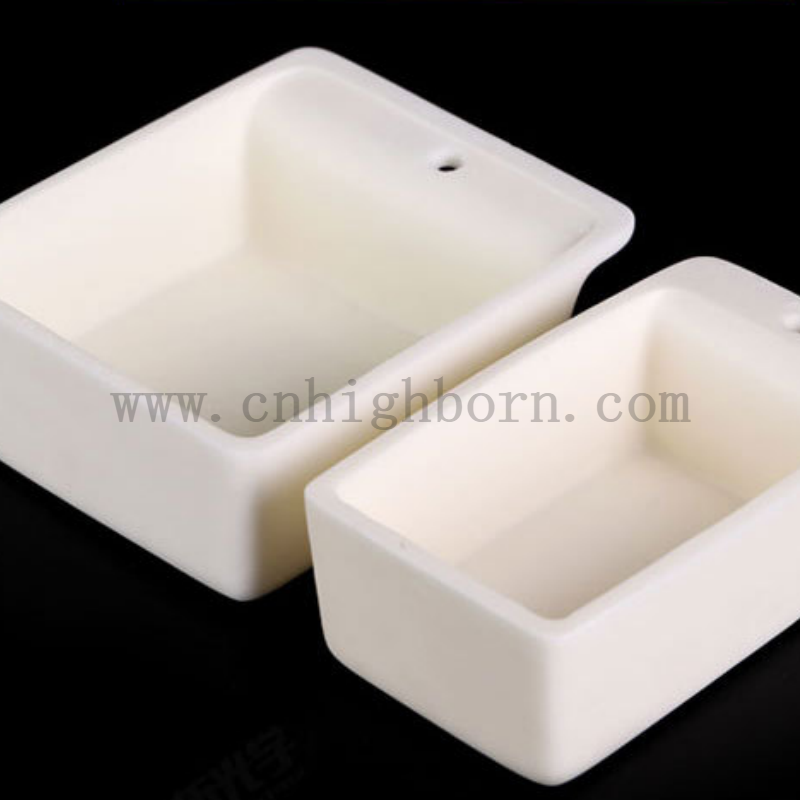 Prostokątna ceramiczna łódź Corundum AL2O3 z otworem alumina tygla tytka do laboratoryjnych badań naukowych