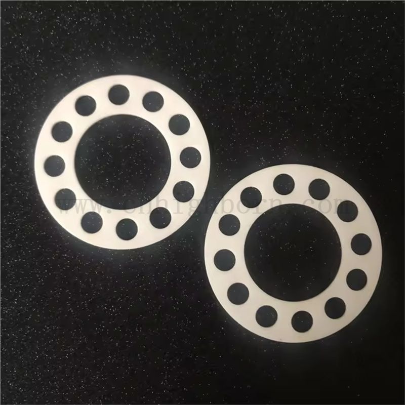  Odporność na zużycie w wysokiej temperaturze 99% AL2O3 płyta aluminiowa dysk ceramiczny z otworami