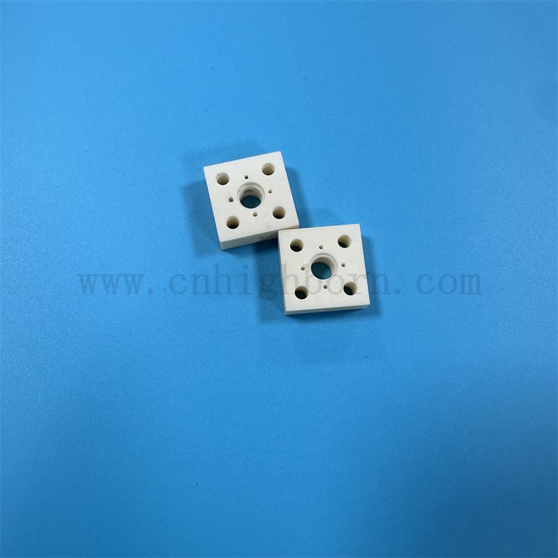 Izolator Alumina Nieregularny zużycie blokowe odporna na zużycie 99 Milk White Al2O3 Ceramic Part