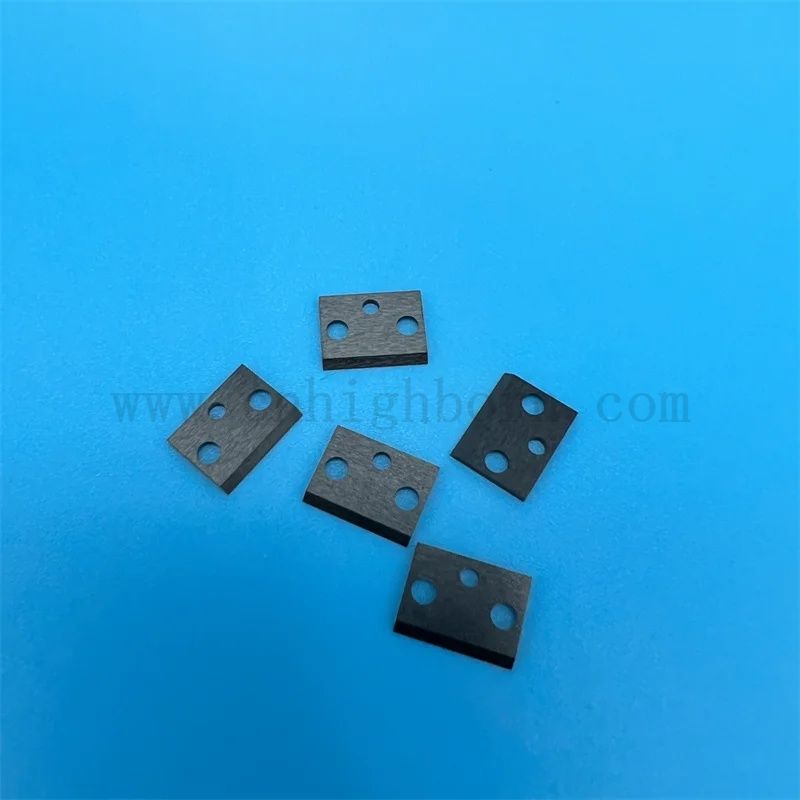 Fabryczne zaopatrzenie w czarny cyrkonż