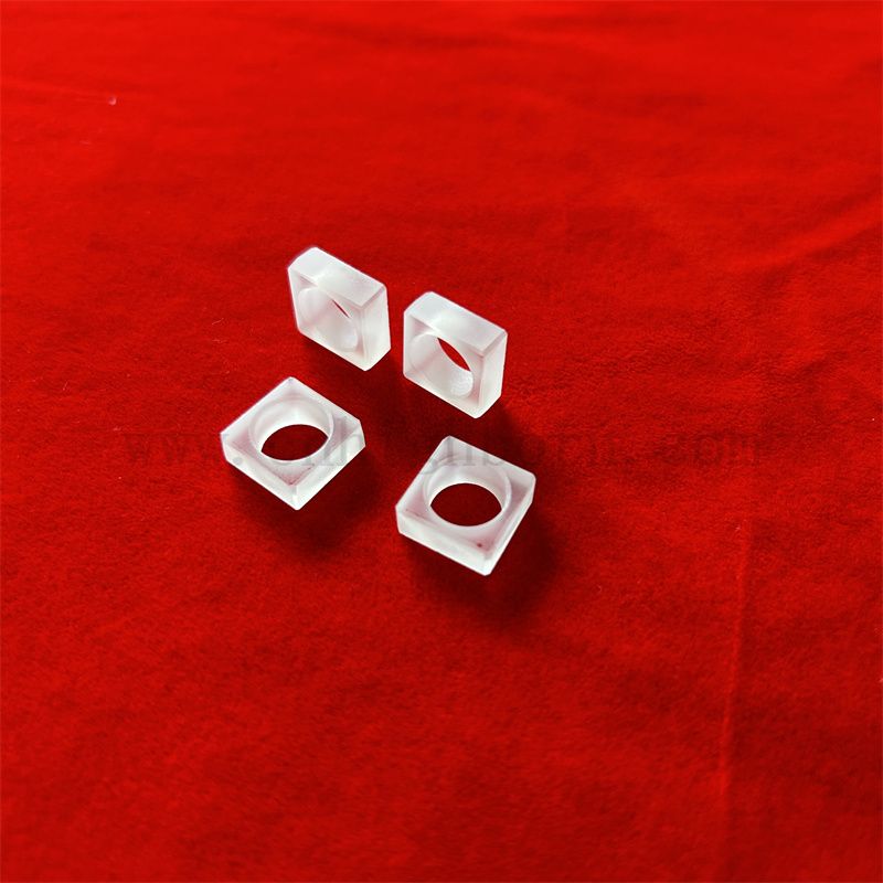  Dostosowany kształt odporność na ciepło Półprzezroczystą kwadratową kwarcową szklaną płytkę