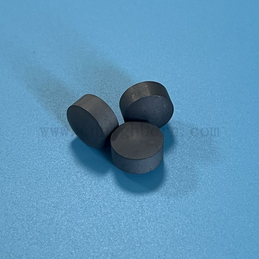 Kolumny z węglików boru o wysokiej twardości B4C Kulki rdzeniowe do zapobiegania wyciekom elektrowni jądrowej