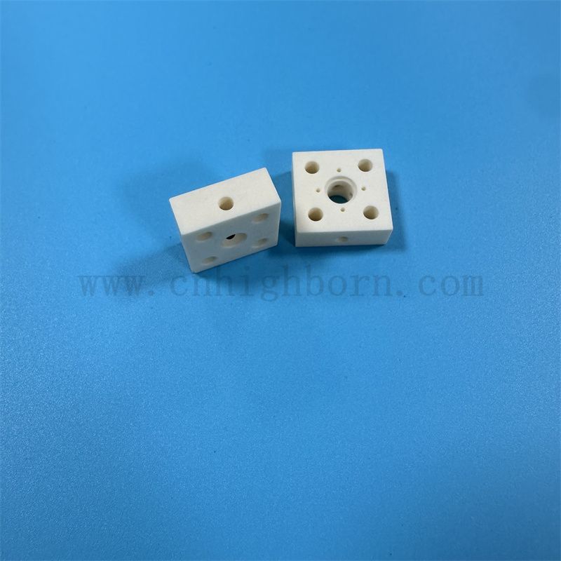 Izolator Alumina Nieregularny zużycie blokowe odporna na zużycie 99 Milk White Al2O3 Ceramic Part
