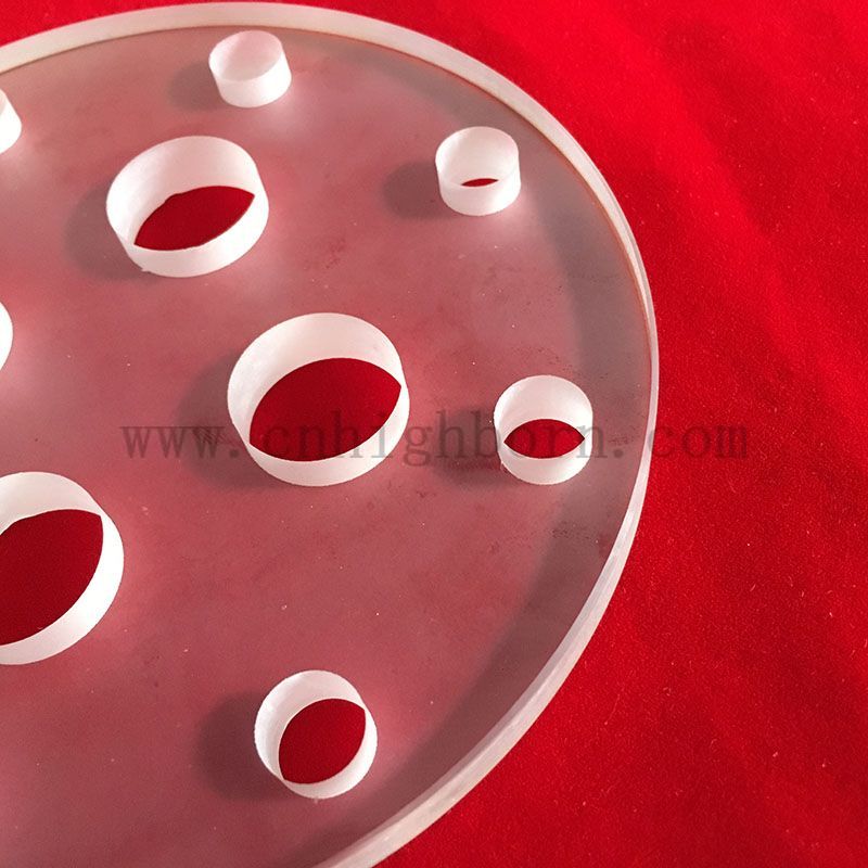 Panel ze szkła kwarcowego z otworem