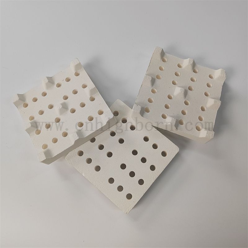 Ogniotrwałe nieregularne kordierytowe ceramiczne blokowanie izolatora odporna na zużycie mullitowej płyty furance