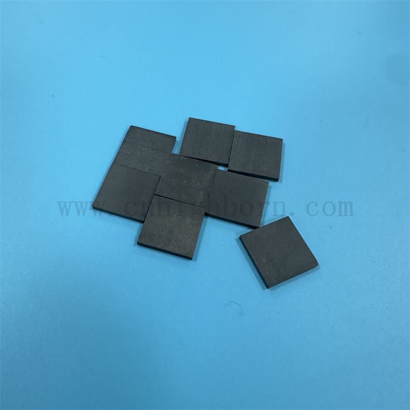 Dostosowany czarny cyklonia nieregularna izolator części płytki ZRO2 Ceramiczna