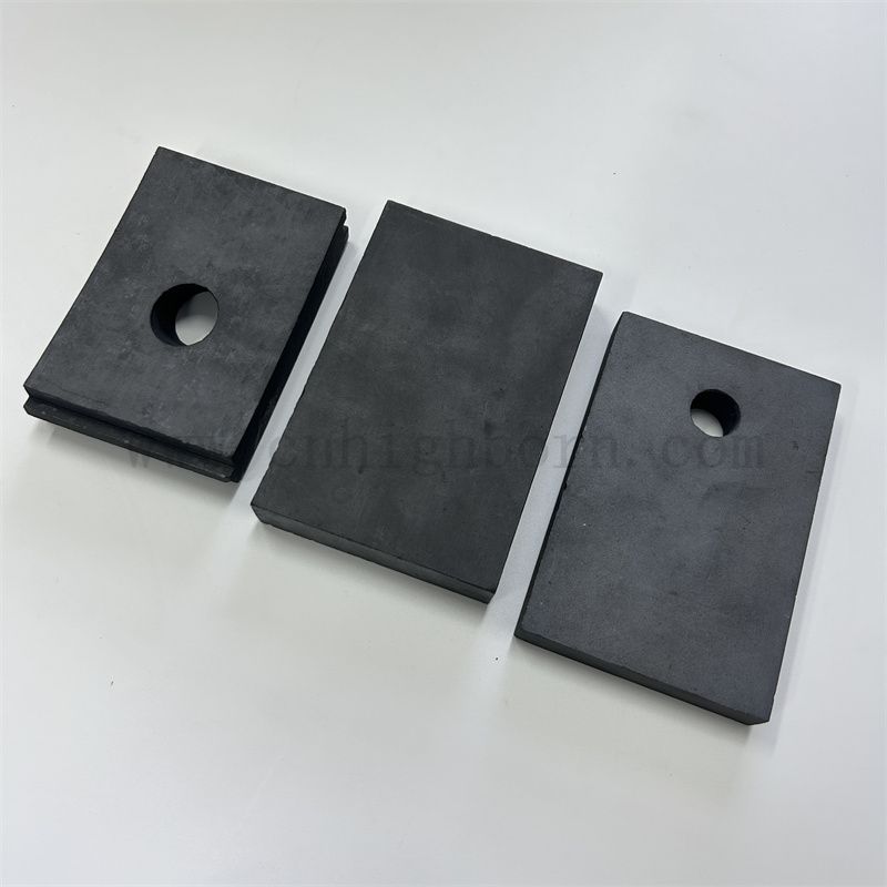 Izulator czarny krzem z węglika z zużyciem otworów odporny na arkusz ceramiczny SIC