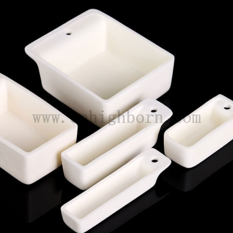 Prostokątna ceramiczna łódź Corundum AL2O3 z otworem alumina tygla tytka do laboratoryjnych badań naukowych