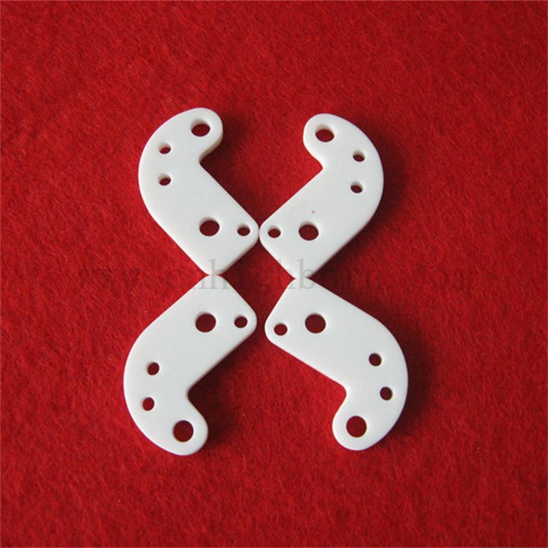 Brak porowatości szklanej szklanej ceramicznej nieregularnej izolatorów macor arkusz ceramiczny