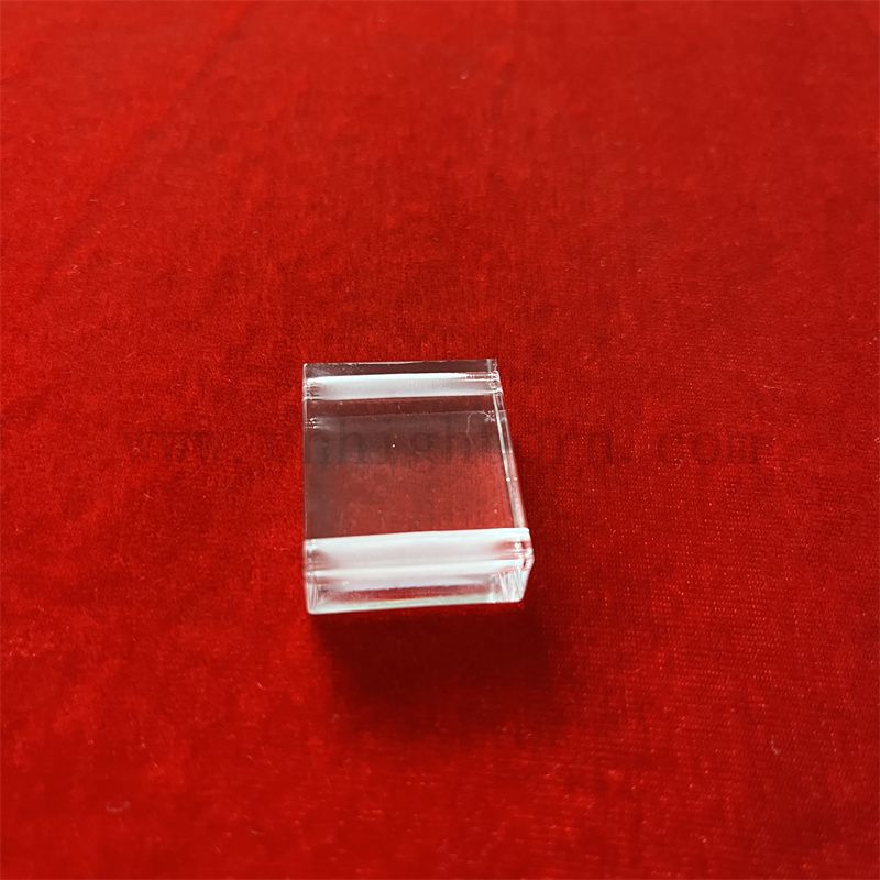 Kwadratowe polerowane polerowane kwarcowe arkusz szklany kwarcowy o wysokiej transformacji z wierceniem laserowym