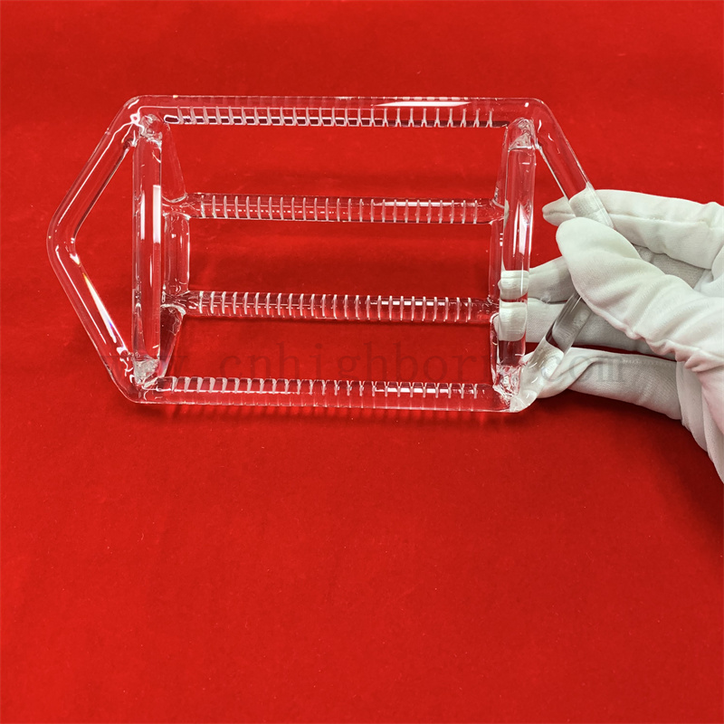 przezroczysta ł&oacute;dka kwarcowa