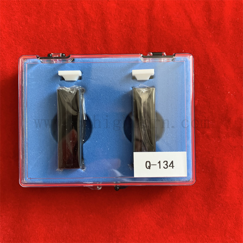 Laboratoryjne szklane oprogramowanie 1 ml komórki kwarcowej mikro kuweta z czarną ścianą kwarcową szklaną kuwetę z pokrywką