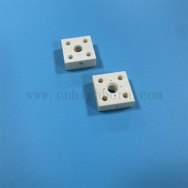 Izolator Alumina Nieregularny zużycie blokowe odporna na zużycie 99 Milk White Al2O3 Ceramic Part