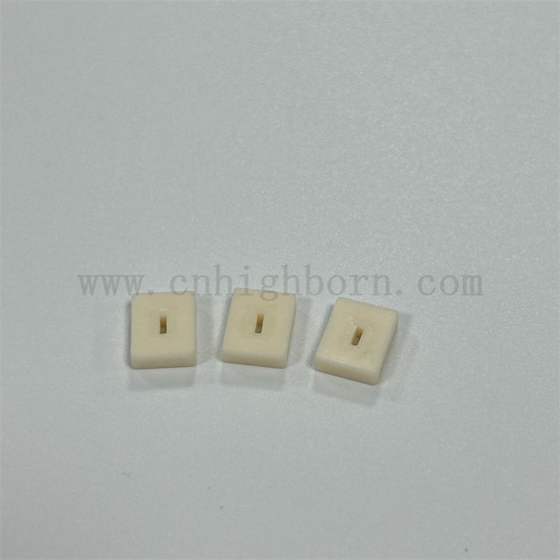 Izolator Alumina Nieregularny blok 99%AL2O3 Płyta ceramiczna