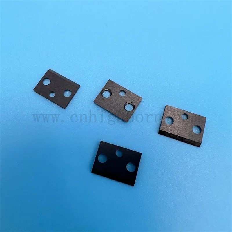 Fabryczne zaopatrzenie w czarny cyrkonż