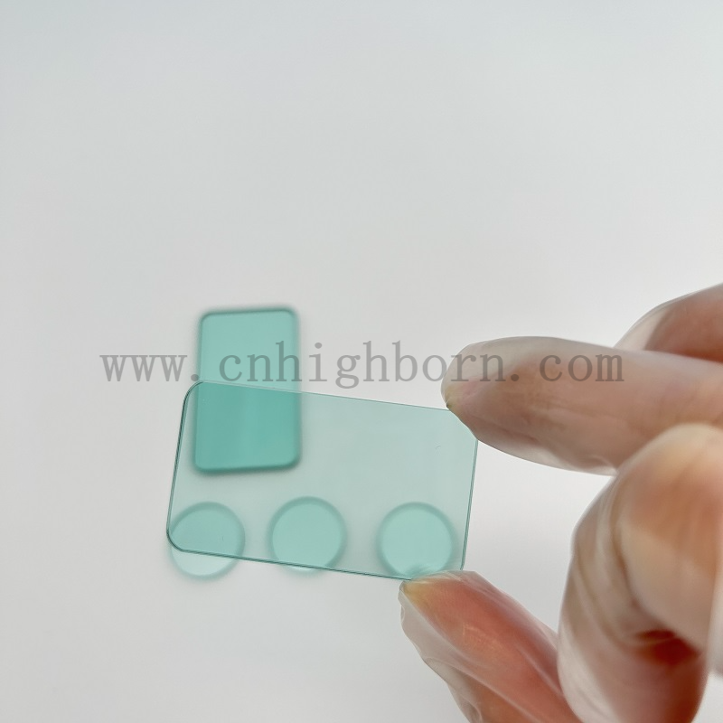 Filtr szklany pochłaniający ciepło 