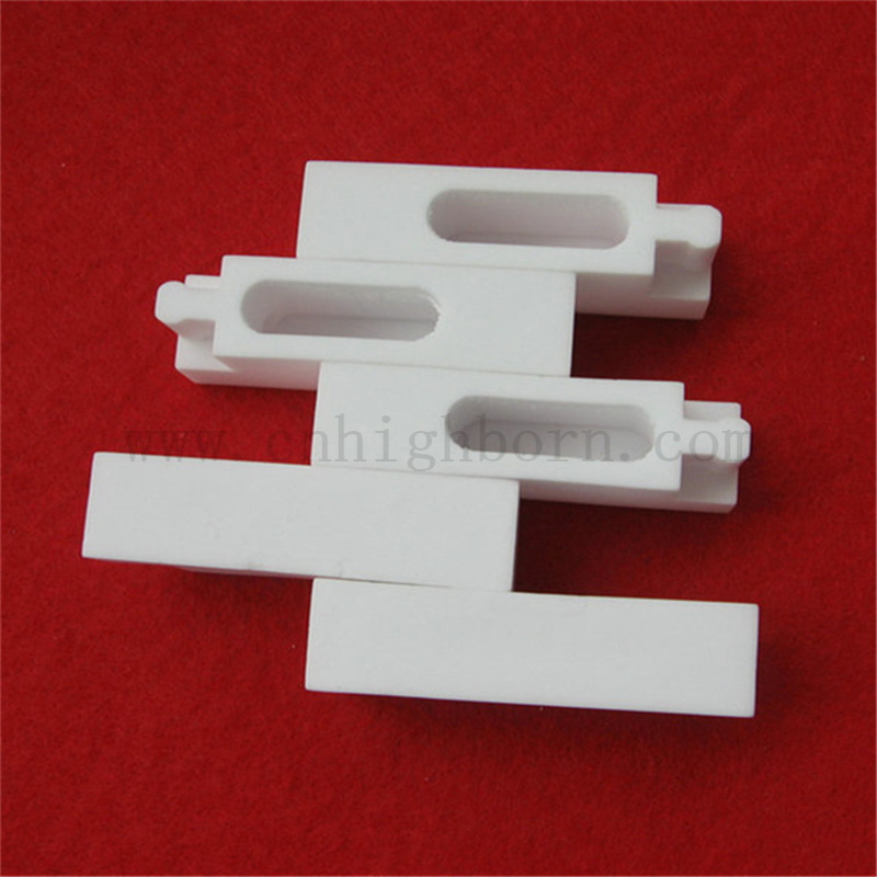 część z tlenku glinu