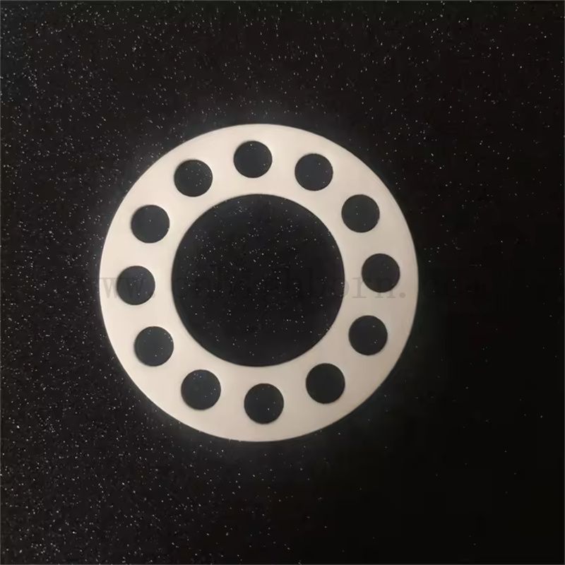  Odporność na zużycie w wysokiej temperaturze 99% AL2O3 płyta aluminiowa dysk ceramiczny z otworami