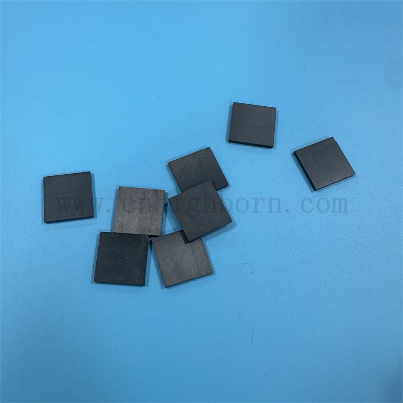 Dostosowany czarny cyklonia nieregularna izolator części płytki ZRO2 Ceramiczna