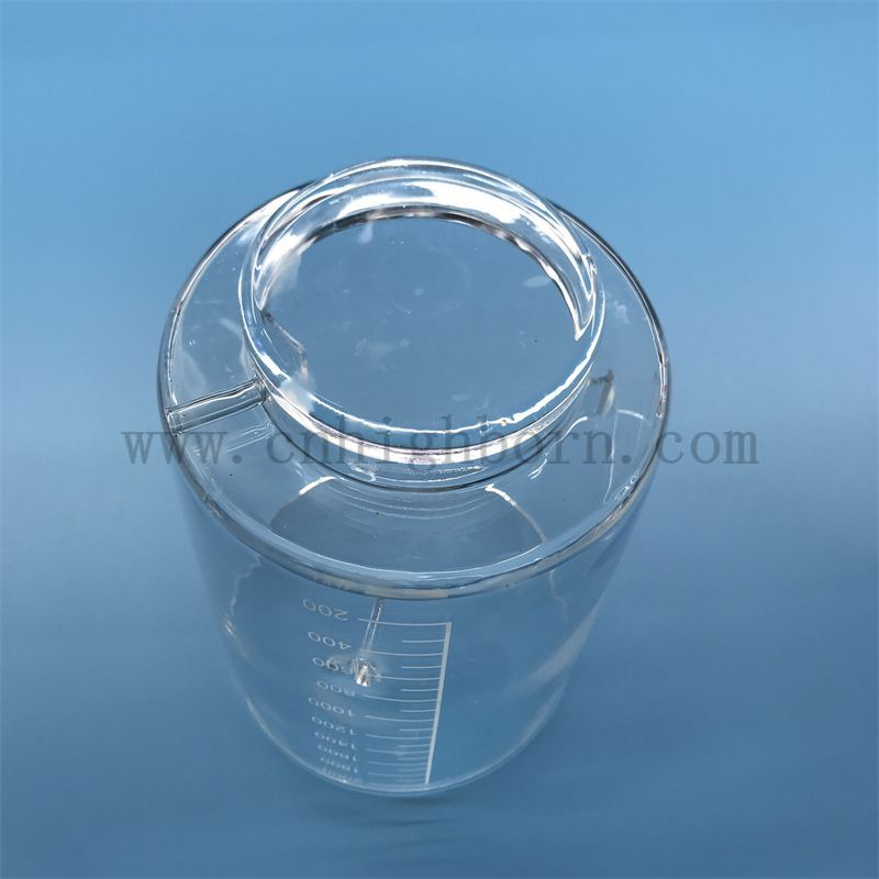 naczynie z przezroczystego szkła