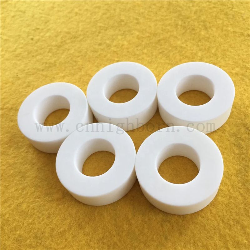 Bez porowatości maszynowy szklany ceramiczny izolator tarczowy pierścień ceramiczny Macor