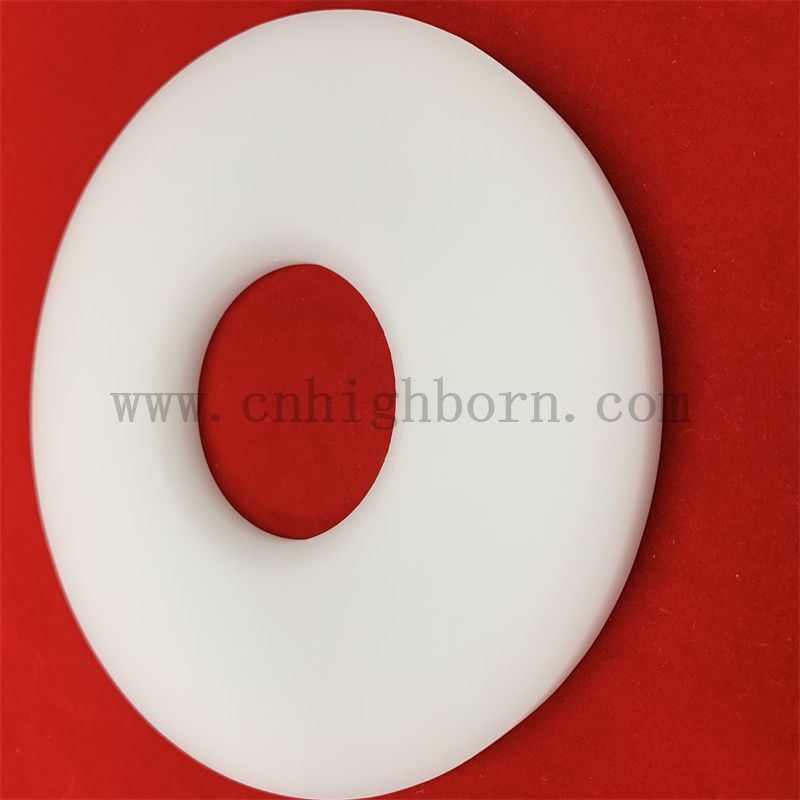 mlecznobiały kołnierz kwarcowy