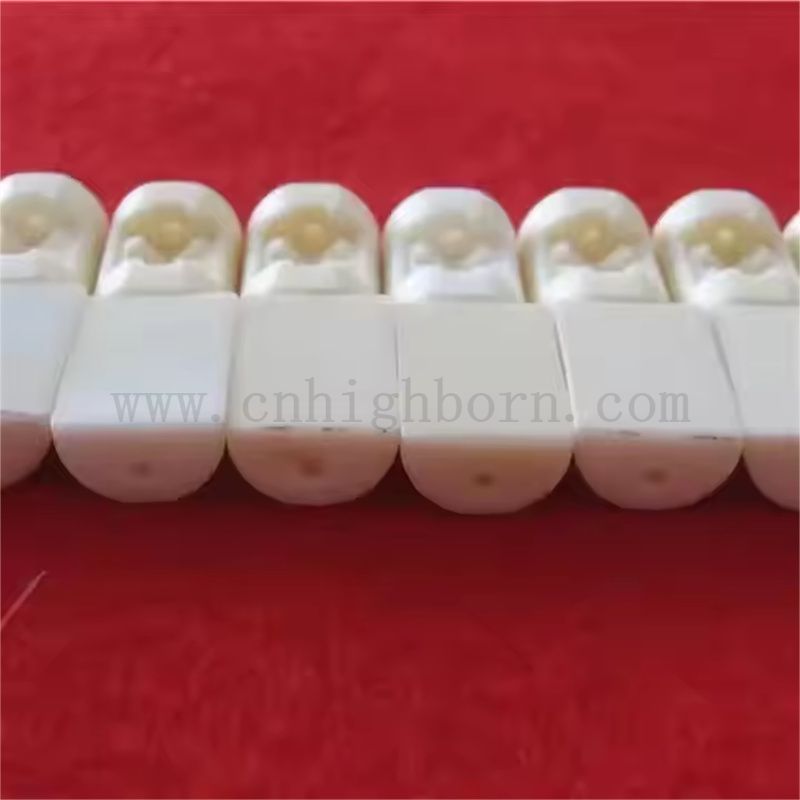 Dostosowane precyzyjne części glinu ceramiczne z rowkowymi elementami strukturalnymi Al2O3