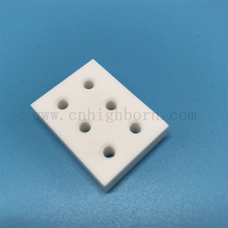 Szklana tablica ceramiczna o niskiej gęstości Brak porowatości płyty Macor z otworem