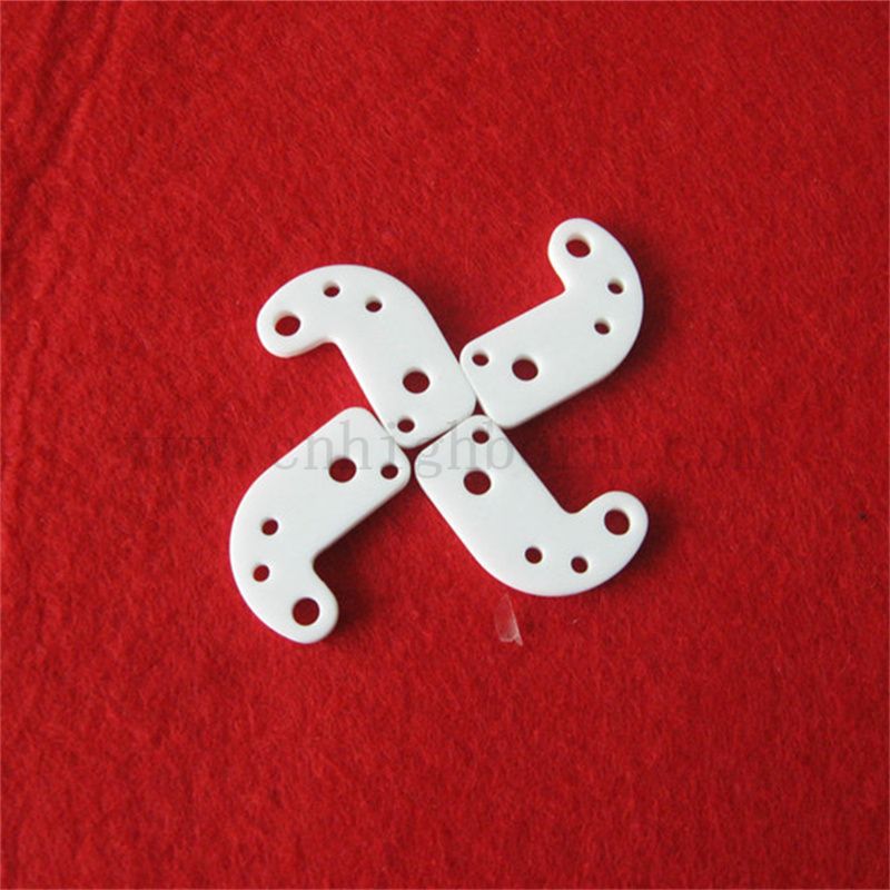 Brak porowatości szklanej szklanej ceramicznej nieregularnej izolatorów macor arkusz ceramiczny