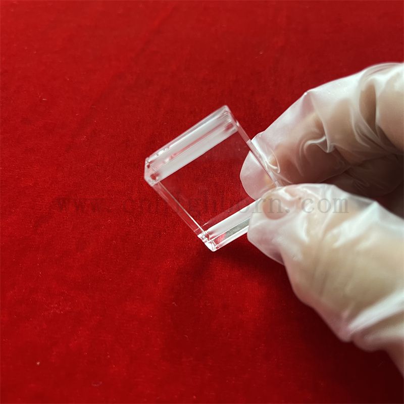 Kwadratowe polerowane polerowane kwarcowe arkusz szklany kwarcowy o wysokiej transformacji z wierceniem laserowym