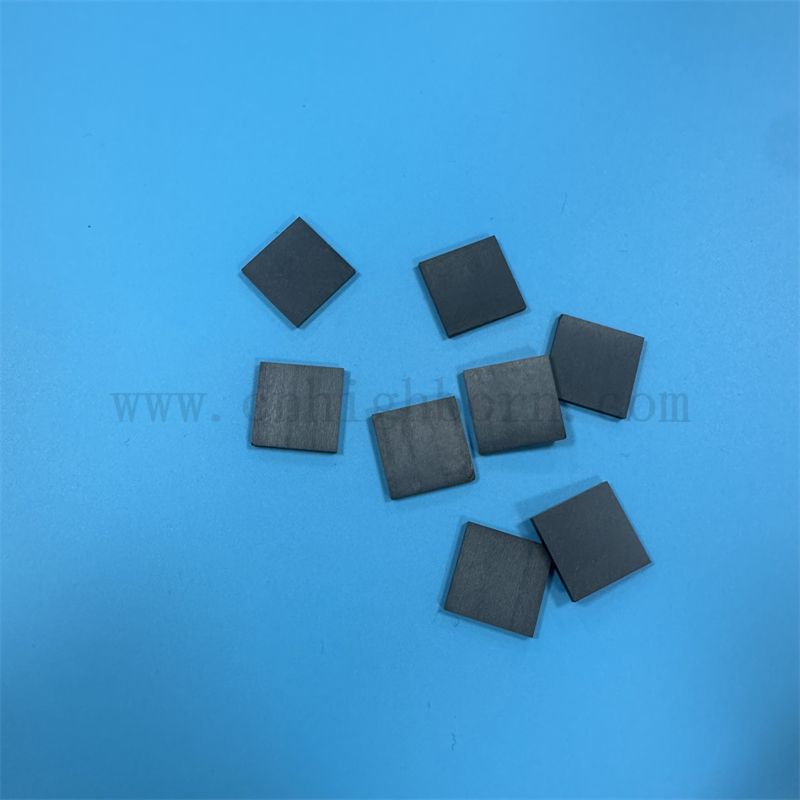 Dostosowany czarny cyklonia nieregularna izolator części płytki ZRO2 Ceramiczna