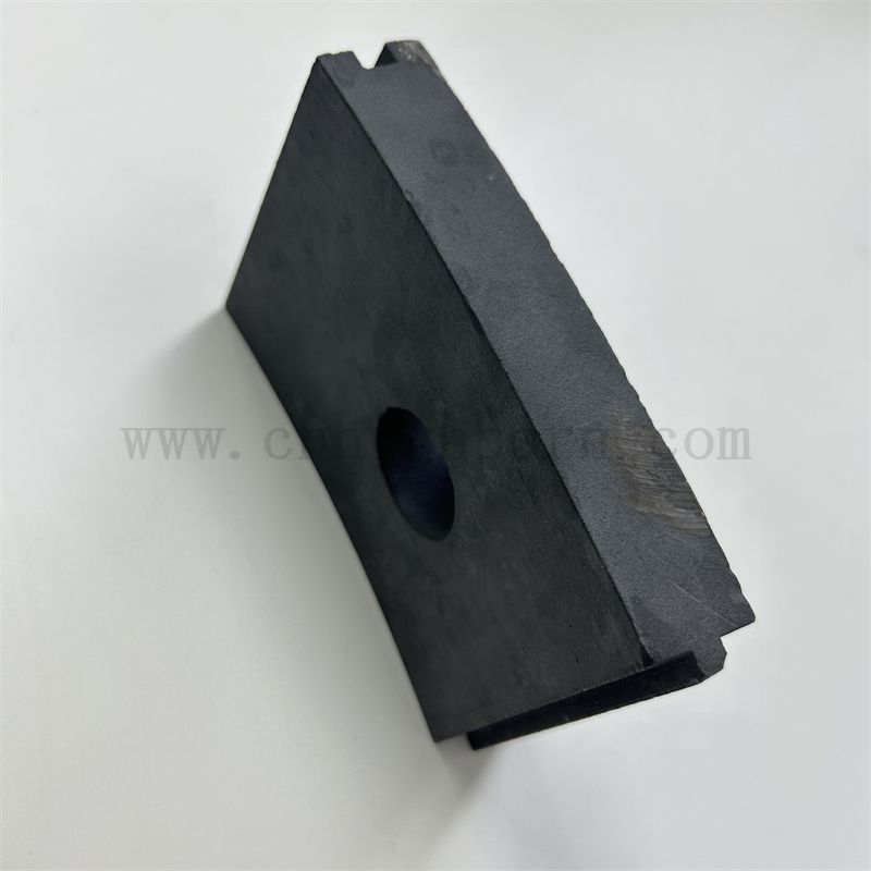 Izulator czarny krzem z węglika z zużyciem otworów odporny na arkusz ceramiczny SIC