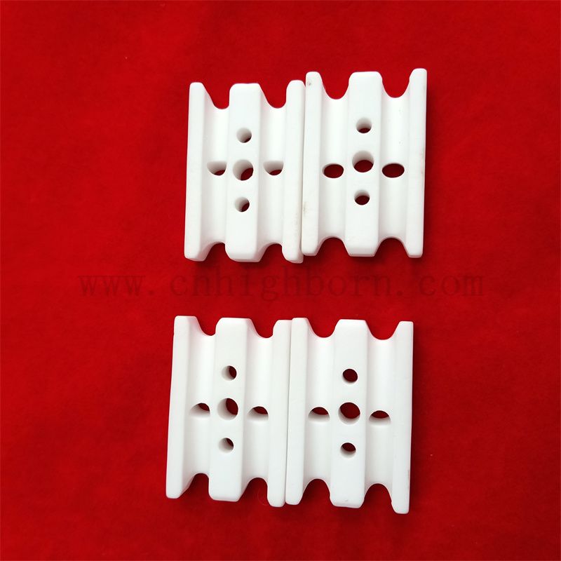 Ogólne zużycie 95% AL2O3 Alumina Izolator Ceramiczny Częściowy ceramiczny kawałek z otworem