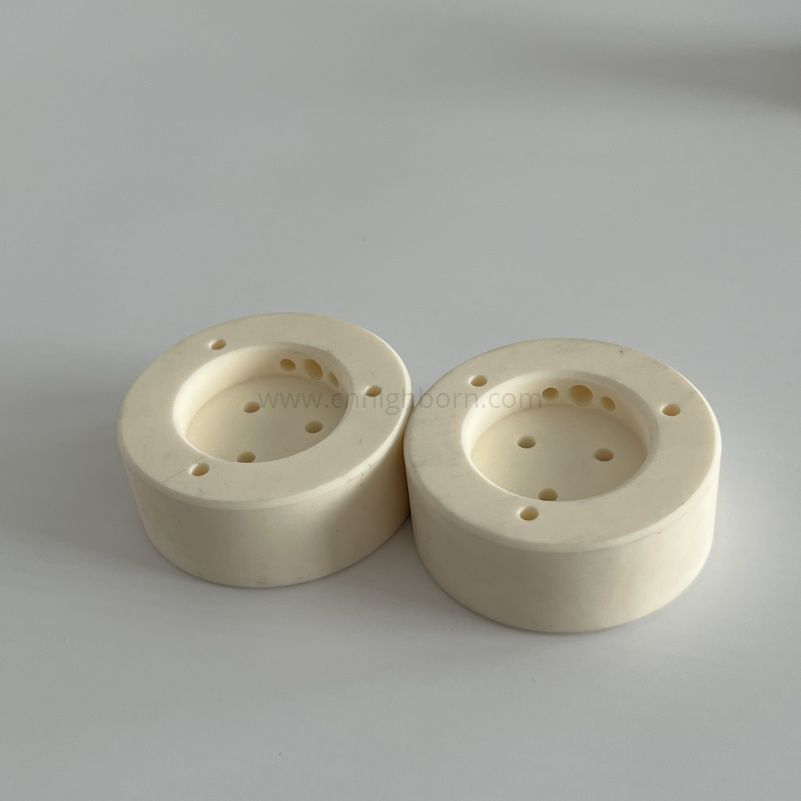 Okrągły blok ceramiczny z tlenku glinu obrabiany CNC 99,5% Al2o3