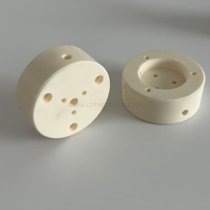 Precyzyjnie obrobiony dysk ceramiczny z 95% tlenku glinu z otworami