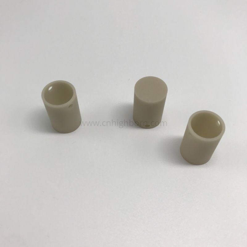 Cylindryczny tygiel ceramiczny o wysokiej przewodności cieplnej z azotku glinu (AlN).