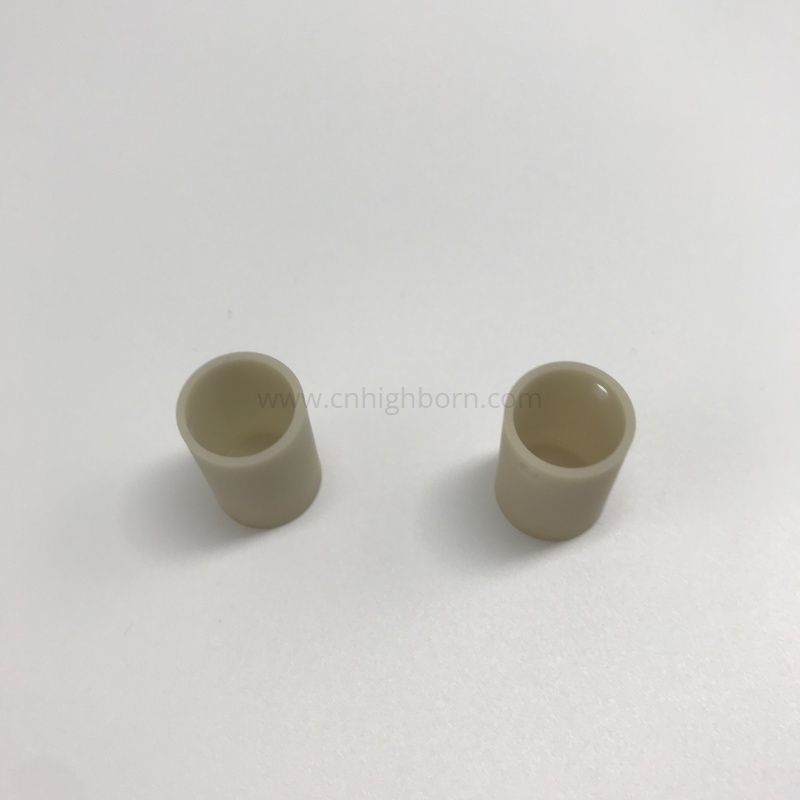 Cylindryczny tygiel ceramiczny o wysokiej przewodności cieplnej z azotku glinu (AlN).