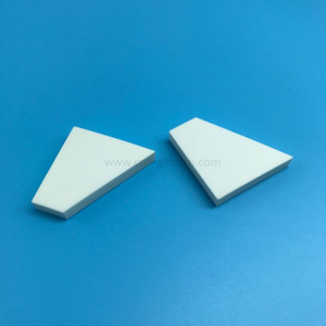Ceramiczny arkusz trapezowy wykonany w 95% z tlenku glinu Al2O3. Wkładka ceramiczna Al2O3