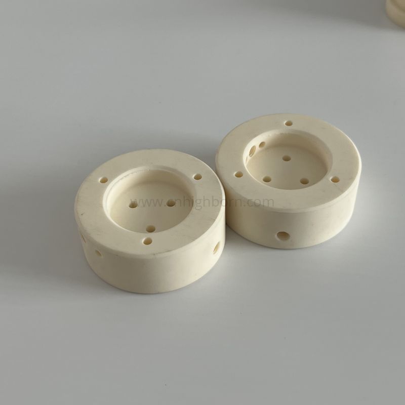 Precyzyjnie obrobiony dysk ceramiczny z 95% tlenku glinu z otworami