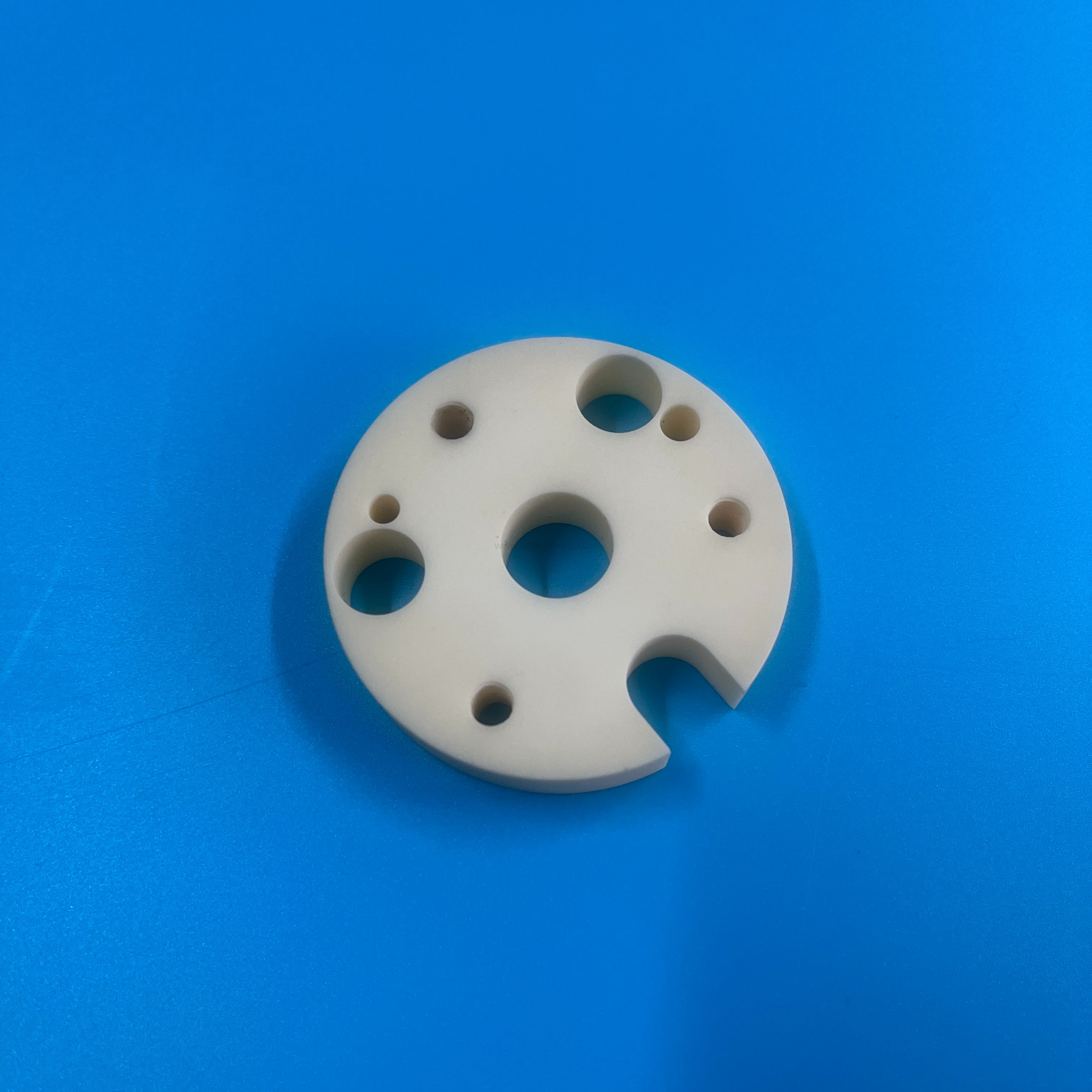 Dysk ceramiczny wykonany w 99% z tlenku glinu. Podkładka z tlenku glinu